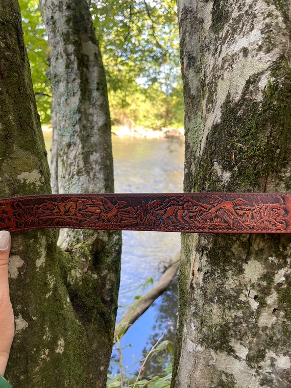 Vintage Tooled leather belt with animals - image 10