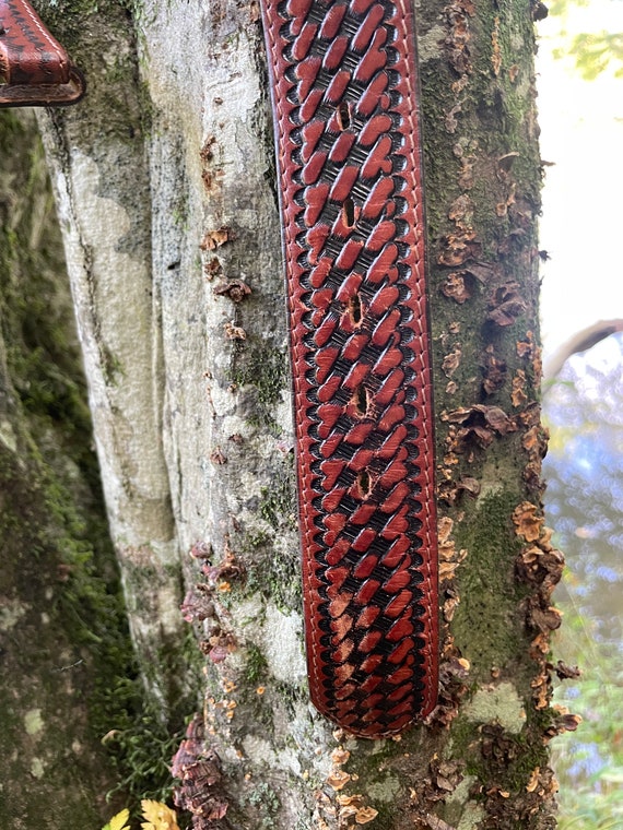 Vintage Tooled leather belt with animals - image 7