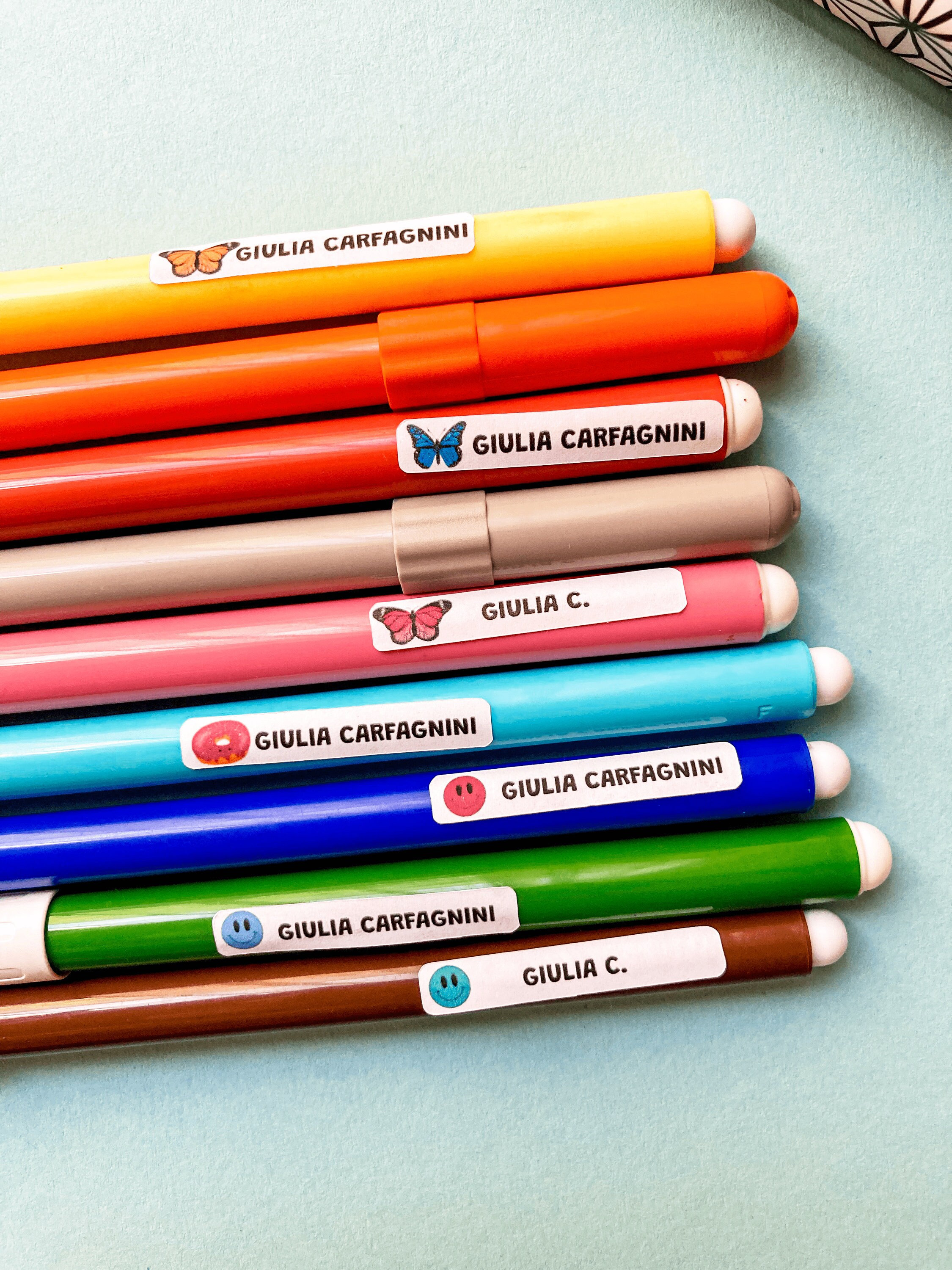 100 Etichette adesive Adesivi in PVC con nome bambino/a scuola matite penne