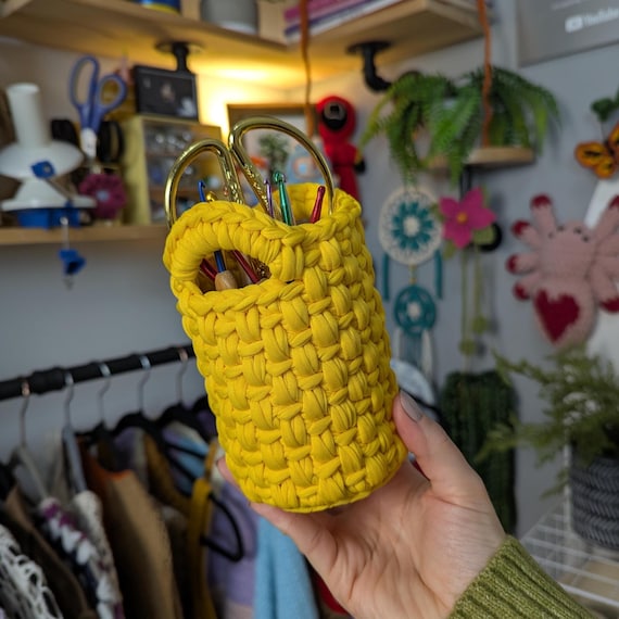 かぎ編みバスケット収納 100均糸6玉で編む】収納バスケット①《かぎ針編み》happyknittingmama