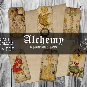 Puede incluir: Seis etiquetas imprimibles con un tema de alquimia. Las etiquetas presentan ilustraciones vintage de símbolos alquímicos, incluyendo una serpiente alada, un fénix y un hombre con un bastón. El texto "Alchemy" y "6 Printable Tags" está impreso en las etiquetas.