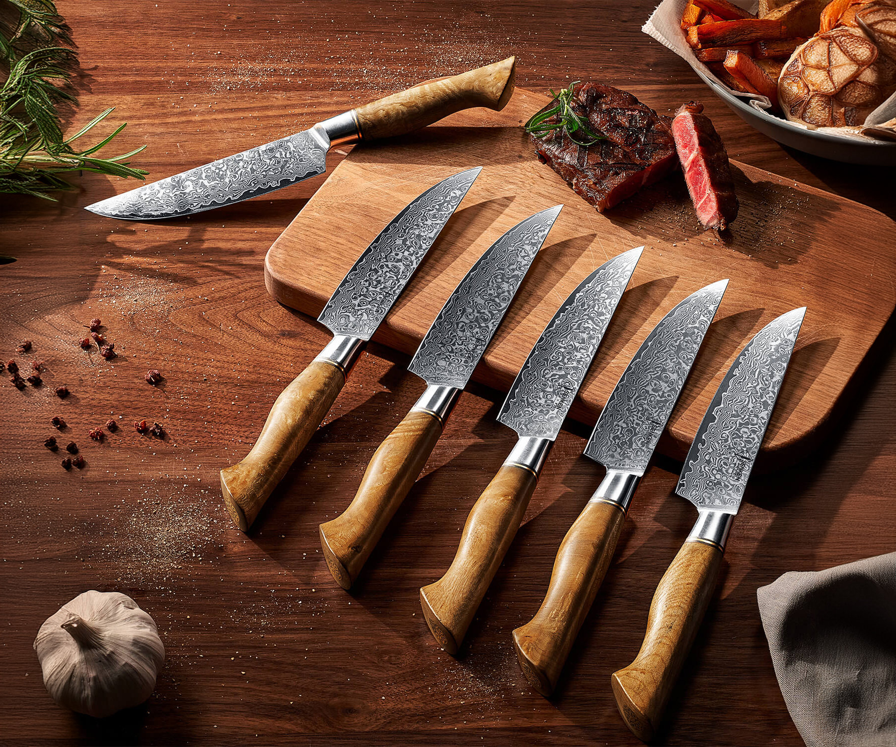 Damascus Steak Knife Set With Beautiful Natural Sycamore Wood