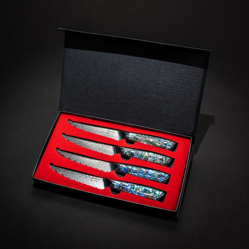 Umi 4-Piece Damascus Steak Knife Set Luxury Gift Box
