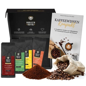 Könnte beinhalten: Ein Kaffee-Geschenkset mit Barista Royal Kaffeebohnen und gemahlenem Kaffee in schwarzen Beuteln, zusammen mit einem Buch mit dem Titel "Kaffeewissen Kompakt". Das Bild zeigt auch einen Jutesack voller Kaffeebohnen. Für Kaffeeliebhaber.