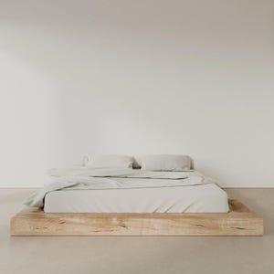 Cama artesanal de roble macizo: estructura de madera de roble auténtica, de sólida fabricación artesanal imagen 2