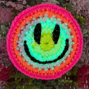 FreeRange Smilies, Smiley, Crochet Badge, Festival, Rave, Acid House, Party-wear, Accessories, Broches, Fluorescent, Neon, Glow,