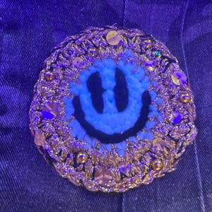 Hand Crochet, UV activated, Smiley Face, Patch 9cm diameter