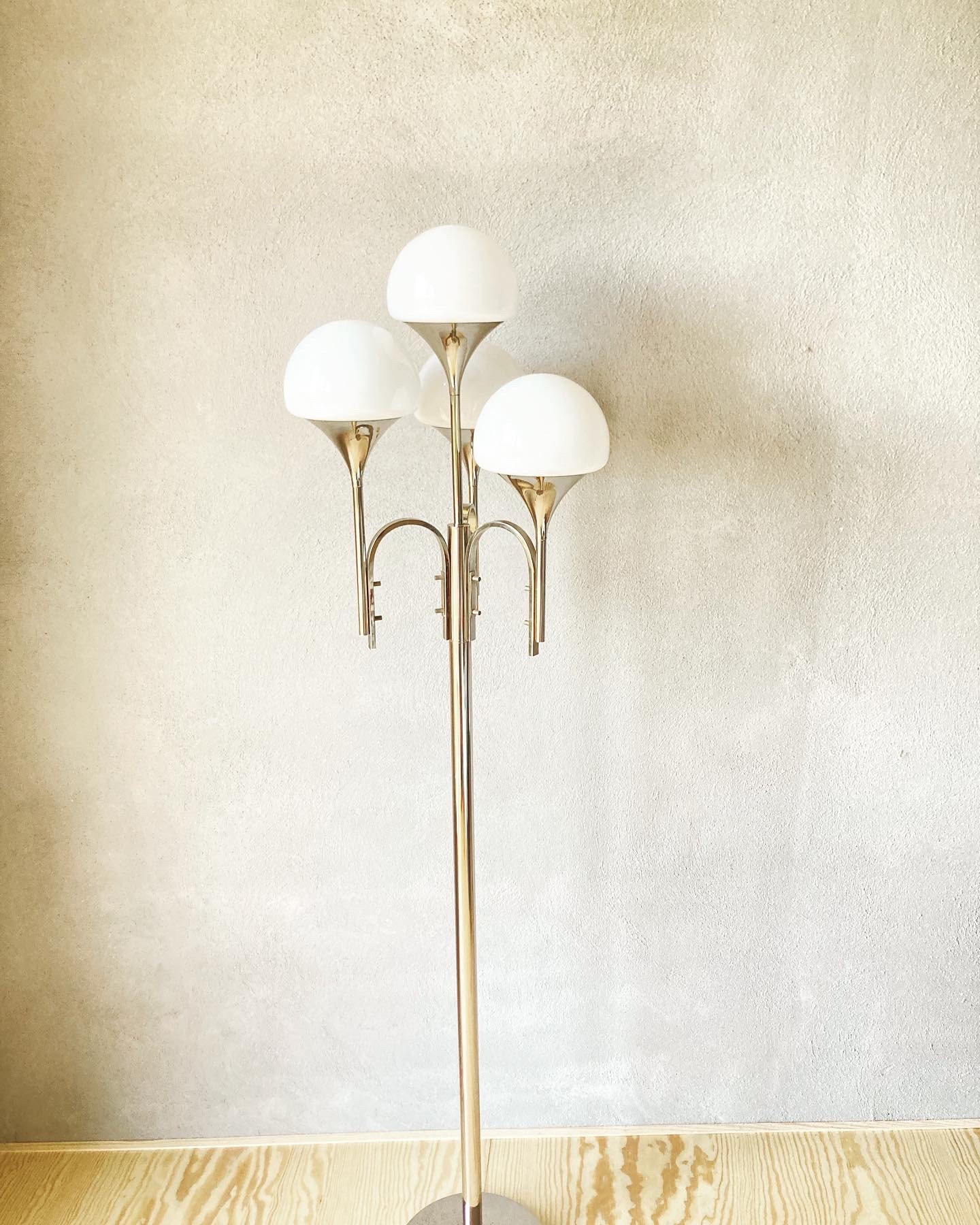 イタリア製のヴィンテージフロアランプ - Etsy 日本 イタリア製のヴィンテージフロアランプ - Etsy 日本