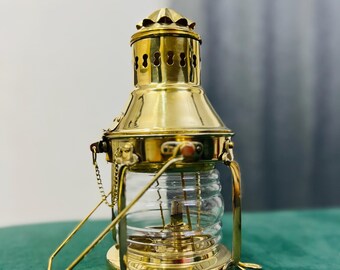 Lanterna da nave in ottone vintage: lampada a olio nautica con lente di Fresnel