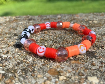 Pulsera Heishi hecha a mano - Rojo y Naranja