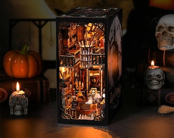 DIY The Addams Family Buch Nook Kit - DIY Holzpuzzle für Halloween, vom Stichtag inspirierter Bücherregal Einsatz, Puppenhaus Modell Buchstütze
