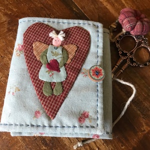 Small needle-book patchwork boho style - needle and thread holder made of linen fabric with romantic print and lined with American cotton