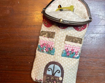 Estuche para gafas de patchwork artesanal acolchado para protección - Estilo Casita