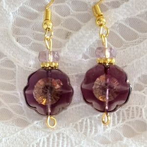 Boucles d'oreilles fleurs mauve violet