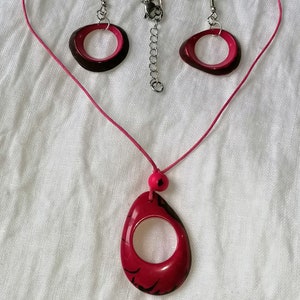Dark pink tagua nut set