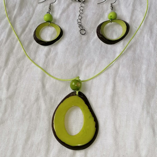 Parure noix de Tagua vert anis