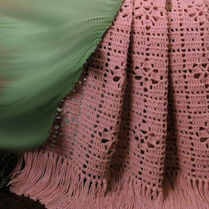 Filet - Victorian Beauties Afghan Pattern.  Approx. 48" x 72".  PDF Download.