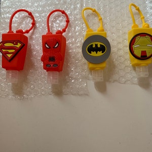 4er Pack *SUPERHERO Bade- und Körper funktioniert Silikonhalter| Kostenlose nachfüllbare Flasche | *1 gratis Halter pro Bestellung)