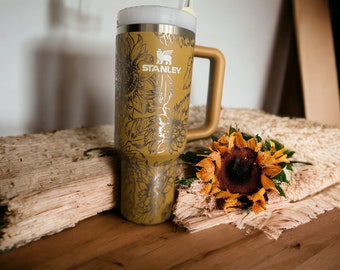 Vaso Stanley con girasol grabado - Diseño floral de 40 oz