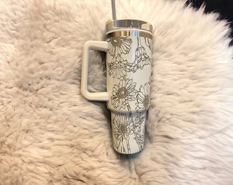 Gegraveerde Daisy Stanley-beker - 40 oz Bloemdessin