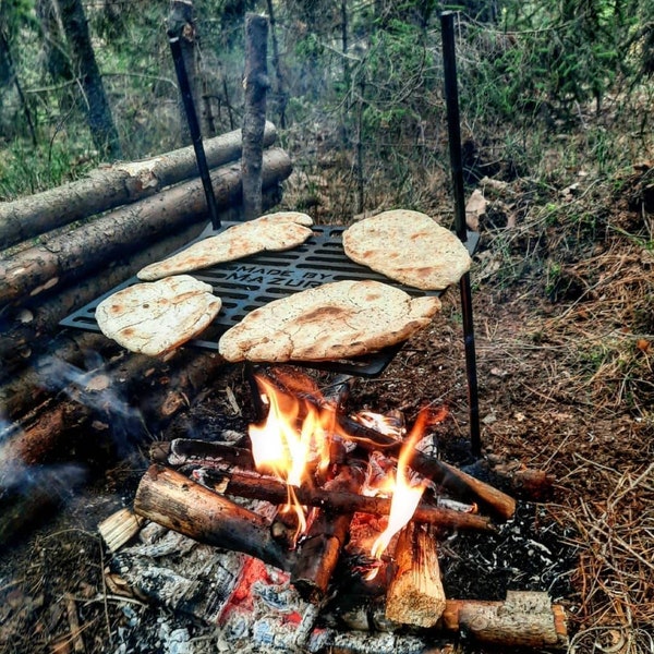 Lagerfeuer-Kochgrill aus Metall, Bushcraft-Überlebensfeuerstelle, Outdoor-Grill mit argentinischem Feuer, Campervan, Camplife-Camping