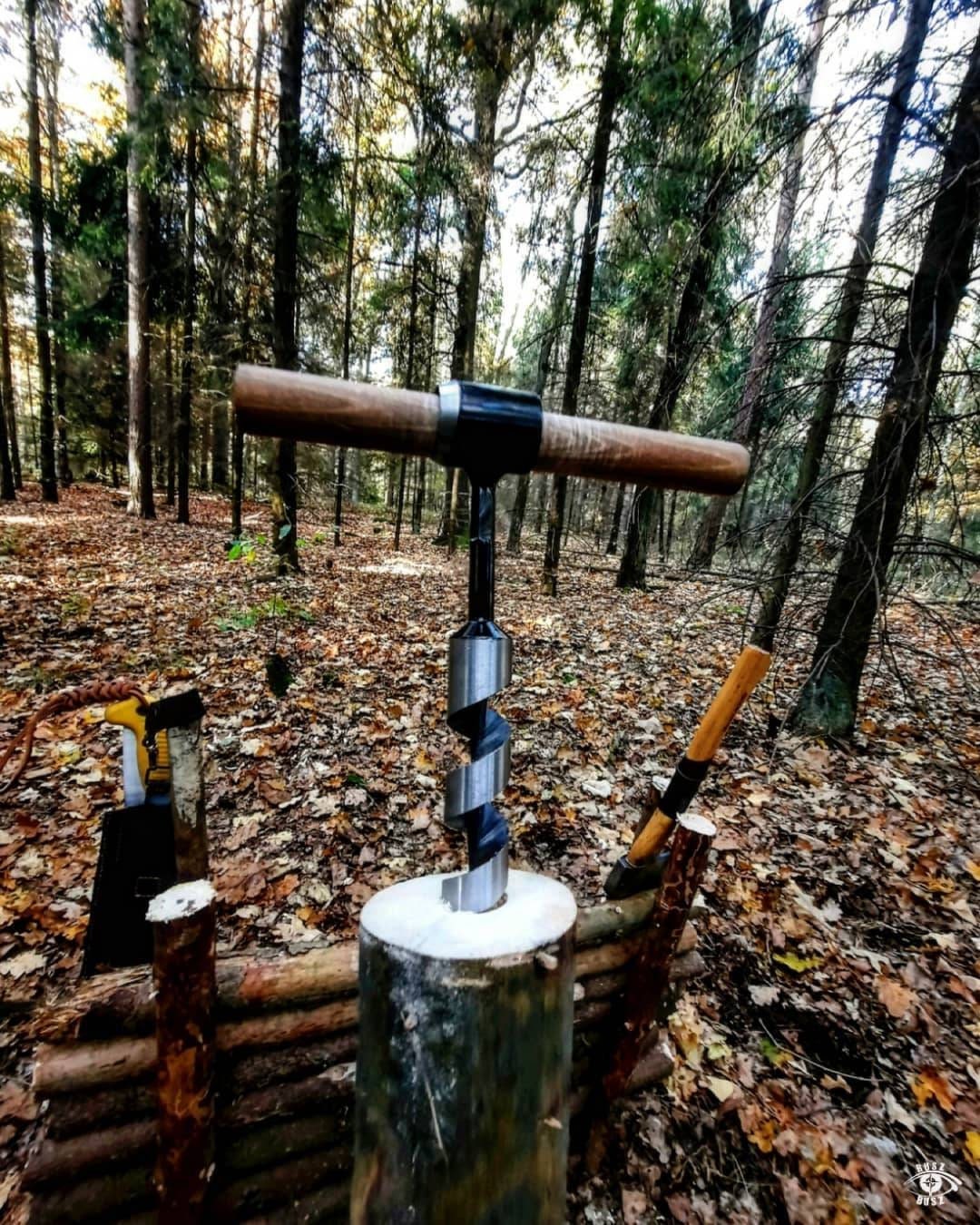 HNONPW Bushcraft Gear for Survival Settlers Bushscraft Hand Auger Wrench with Flint Scotch Eye Wood Drill Peg and Manual Hole Maker Mul
