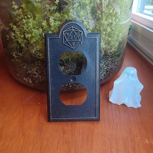 Small D20 Outlet Cover