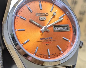 Rare vintage Seiko 5 sports automatic day date movement number 7009A japan made men&#39;s watch