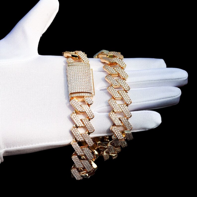 Vvs iced out chain Clearance