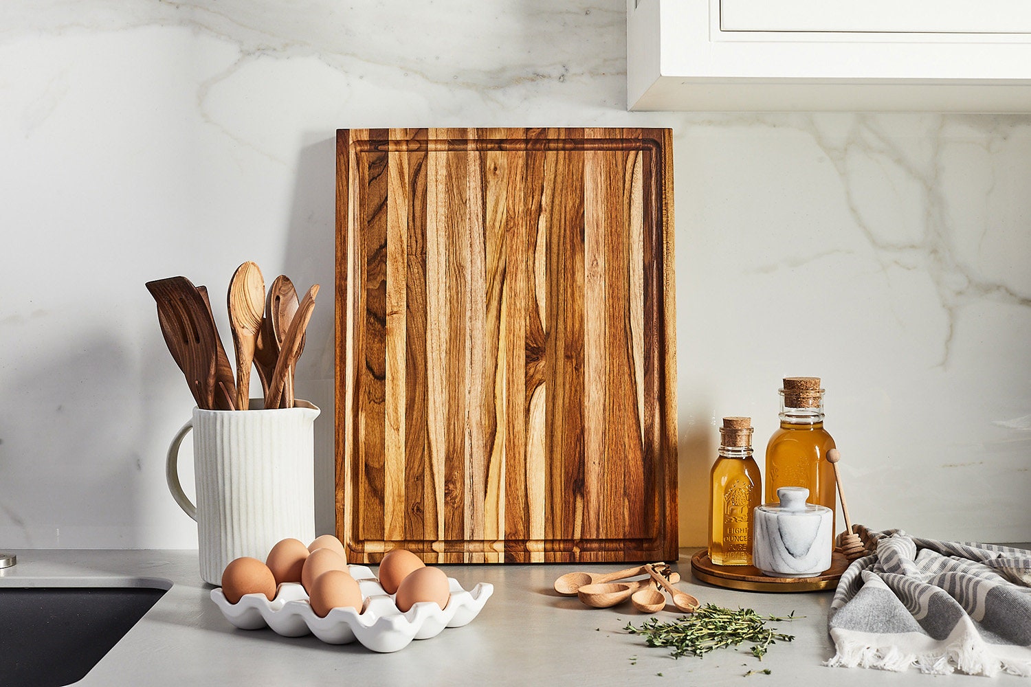 Teak Wood Cutting Board With Hand Grip Wooden Cutting Boards For Kitchen  Medium Chopping Board Wood Christmas Exchange Gifts(20 X 15 X 1.25 Inches)