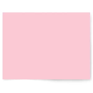 Könnte beinhalten: Ein einfarbiger rosa Hintergrund.