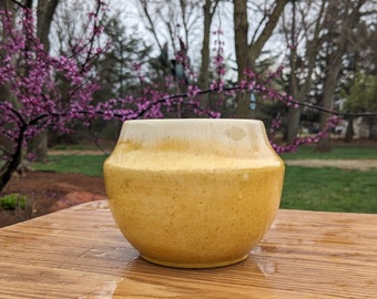 Vintage MCM 4 3/4" Round Curvy Ceramic Planter, Yellow and Cream Glaze Drip With Speckles, Haeger Pottery, Planter