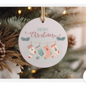 Frohe Weihnachten Klassiker | Personalisierte Keramik Weihnachtsornamente | Benutzerdefinierte runde Weihnachtsschmuck | Perfektes Geschenk für Weihnachten