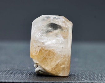 Cristal de topacio amarillo de 26.495CT - Transparencia de grado gema, beneficios holísticos - Skardu, Pakistán - Regalo de piedras preciosas transparentes para la decoración del hogar de la colección