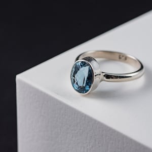 Aquamarine Ring 2.3CT Oval Cut in Sterling Silver 925 – Elegant and Healing Blue Gemstone Jewelry Gift for Her Engagement
