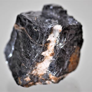 Rough Galena Specimen With Anglesit 5,5cm x 5,5cm  Raw Natural Grey Rock Mineral Root Chakra Calm Healing Properties Crystaltherapy Gift