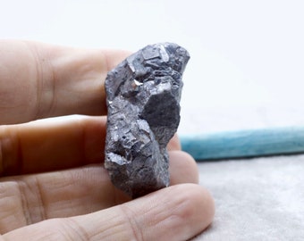 ルーマニア、カヴニク産の共生方鉛鉱結晶 - 古いコレクションより