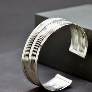 Handgefertigtes New-Silber Cuff Armband: Verstellbar Boho Schmuck