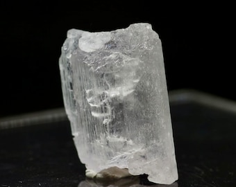 47CT Raw Green Kunzite Crystal - Double Terminated Spodumene Specimen for Home Decor & Gift