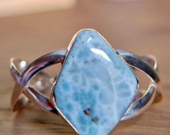 Pulsera ajustable de larimar: joyería bohemia de plata hecha a mano