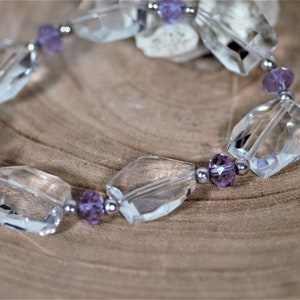 Handgefertigte Kristallglas Perlen Armband: Eleganter Stretch Schmuck
