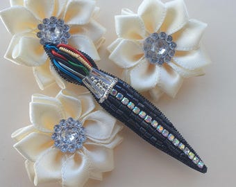 Brush Pin, small brooch