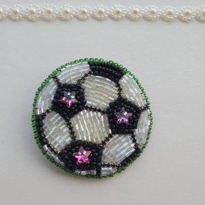 voetbalsieraden, cadeaus voor voetbalfans, rugzakspeld, voetbalspeld, voetbal, kralenbroche