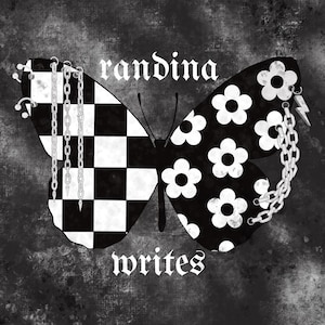 Puede incluir: Ilustración de una mariposa en blanco y negro con un patrón de tablero de ajedrez en un ala y flores blancas en la otra. Cadenas plateadas y un rayo cuelgan de las alas. El texto "randina writes" está en una fuente gótica.