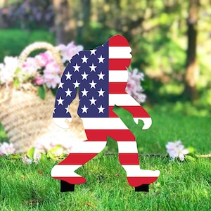 Bigfoot Flag Garden Stake Metal, Big Foot Printed Metal Sign, Bigfoot Yard Art, 4th of July Bigfoot Garden Decor, Yeti Sasquatch Outdoor