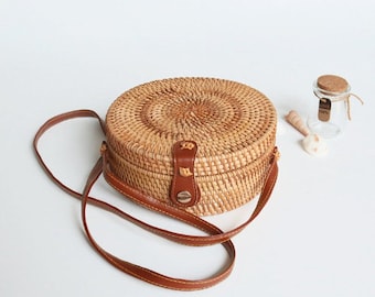 Handwoven Round crossbody Rattan Bag - Round