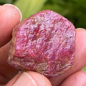 Natürlicher Rubin Unbehandelter Karnataka Rubin Birthstone, Pink Rubin Specimen Rubin Specimen Seltener Rubin Kristall Für Sammlung 146 Karat Heilstein.