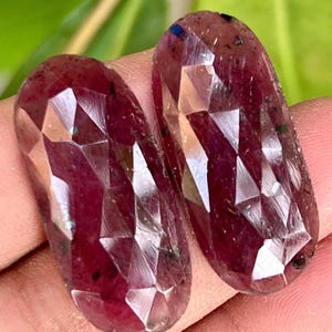 Coppia di rubini naturali taglio rosa con pietre preziose a fondo piatto, sfusi, 51,0 carati, 33x15x4 mm, rubini taglio rosa per gioielli, pietre preziose rubino da regalare