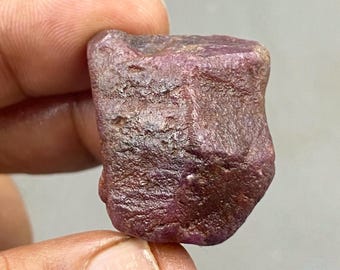 Specimen ruwe Afrikaanse rode robijn: natuurlijk onbehandeld robijnkristal (177,0 karaat)