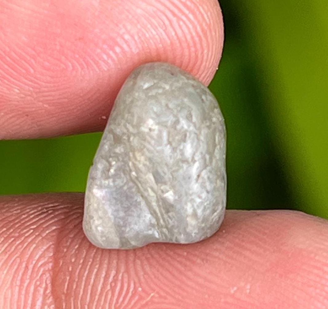 Natuurlijke ruwe steen witte saffier: Sri Lankaans exemplaar, 8,45 karaat